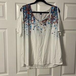 Mosaic peek a boo shoulder top.